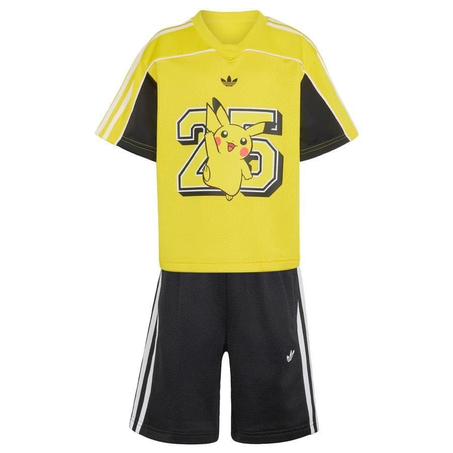 adidas Originals adidas Pokémon Loose-Fit Shirt en Short Set