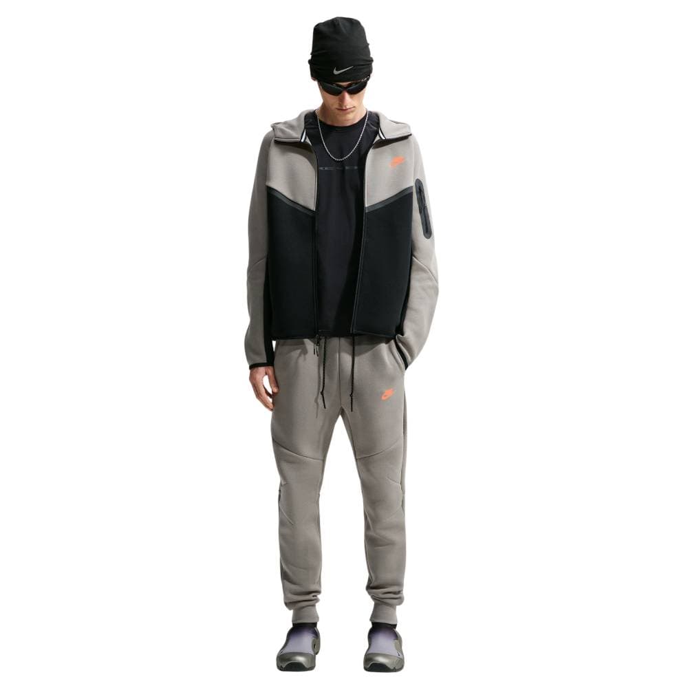 Nike Tech Fleece Sportswear Trainingspak in Donkergrijs Zwart Oranje